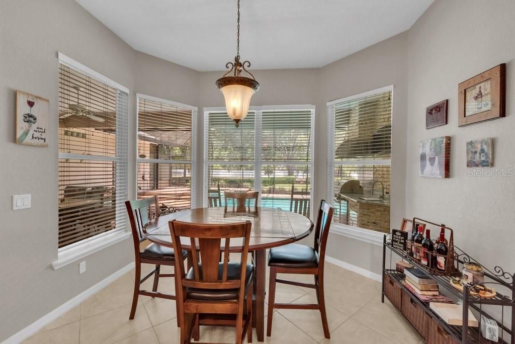 Activo con contrato: $785,000 (5 camas, 3 baños, 3340 Pies cuadrados)