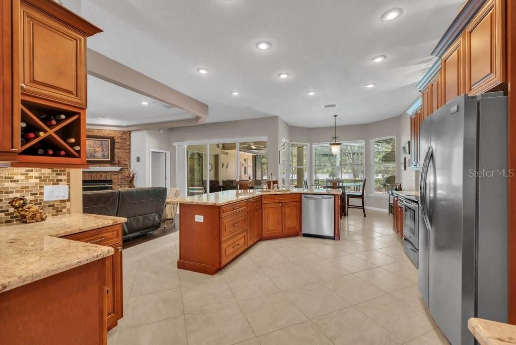 Activo con contrato: $785,000 (5 camas, 3 baños, 3340 Pies cuadrados)