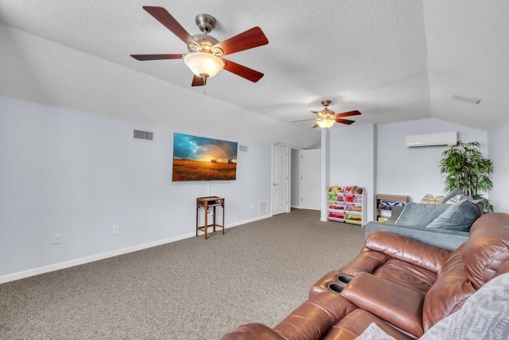 Activo con contrato: $785,000 (5 camas, 3 baños, 3340 Pies cuadrados)