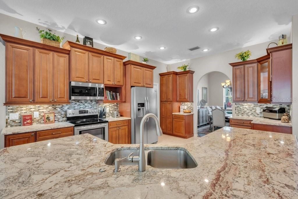 Activo con contrato: $785,000 (5 camas, 3 baños, 3340 Pies cuadrados)