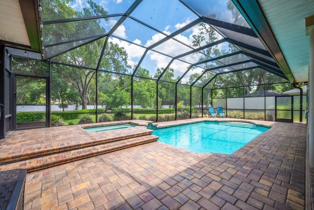 Activo con contrato: $785,000 (5 camas, 3 baños, 3340 Pies cuadrados)