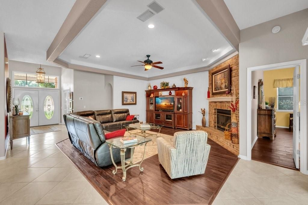 Activo con contrato: $785,000 (5 camas, 3 baños, 3340 Pies cuadrados)