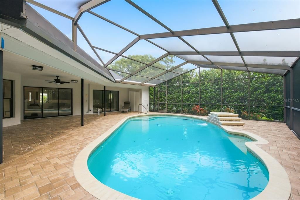 Active With Contract: $900,000 (5 beds, 3 baths, 2750 Square Feet)