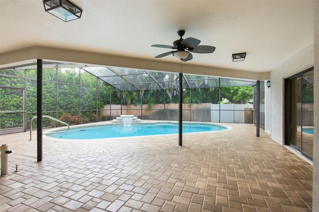 Active With Contract: $900,000 (5 beds, 3 baths, 2750 Square Feet)