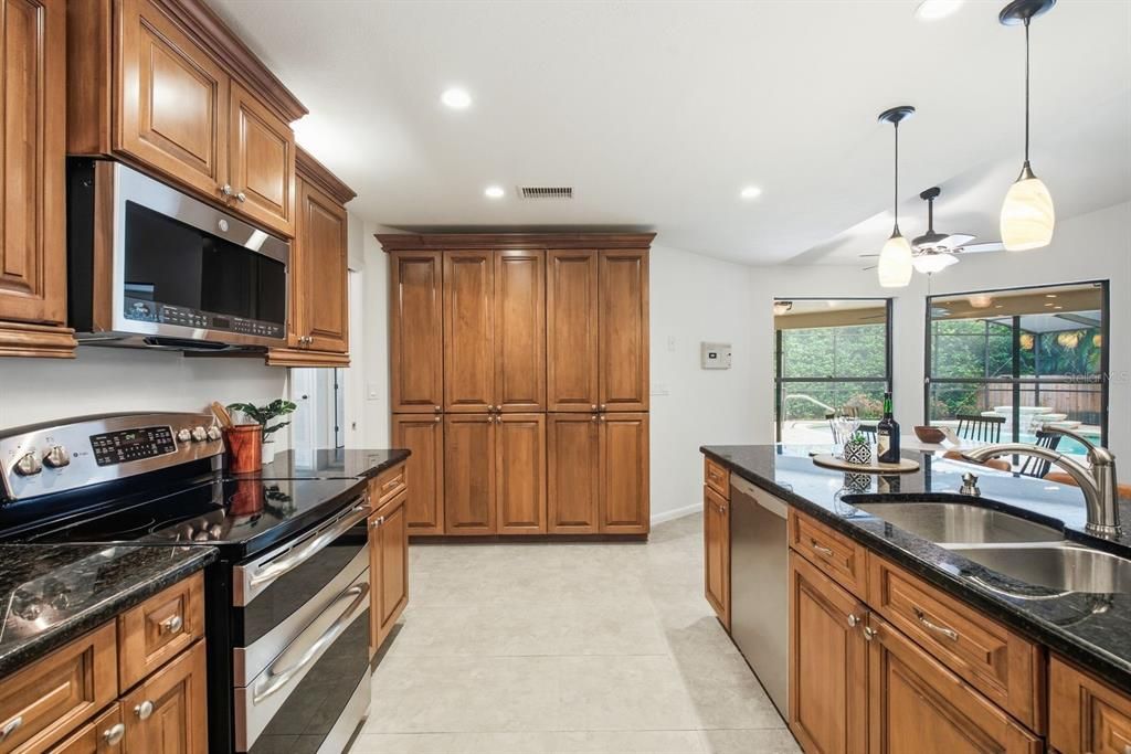 Active With Contract: $900,000 (5 beds, 3 baths, 2750 Square Feet)
