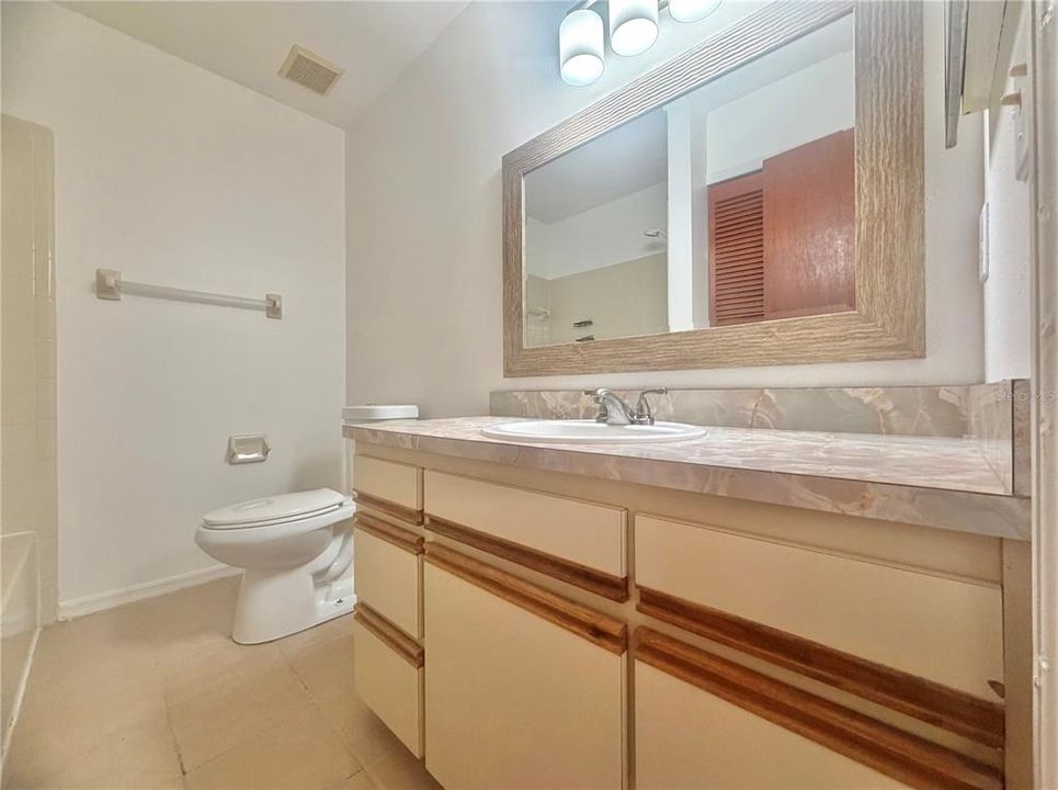 Под контрактом: $259,900 (2 спален, 2 ванн, 1418 Квадратных фут)