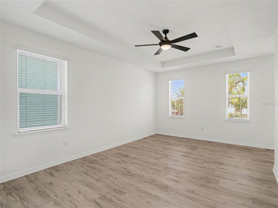 En Venta: $759,999 (4 camas, 2 baños, 2706 Pies cuadrados)