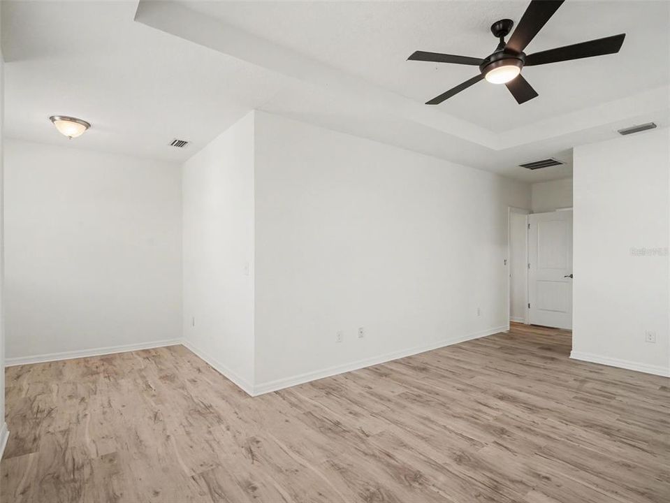 En Venta: $759,999 (4 camas, 2 baños, 2706 Pies cuadrados)