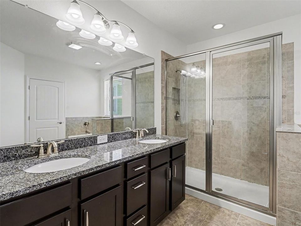 En Venta: $759,999 (4 camas, 2 baños, 2706 Pies cuadrados)