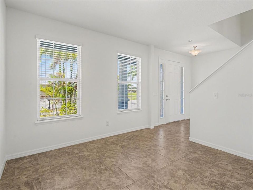 En Venta: $759,999 (4 camas, 2 baños, 2706 Pies cuadrados)
