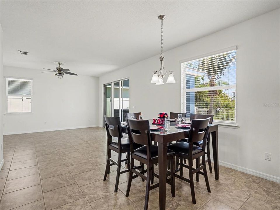 En Venta: $759,999 (4 camas, 2 baños, 2706 Pies cuadrados)