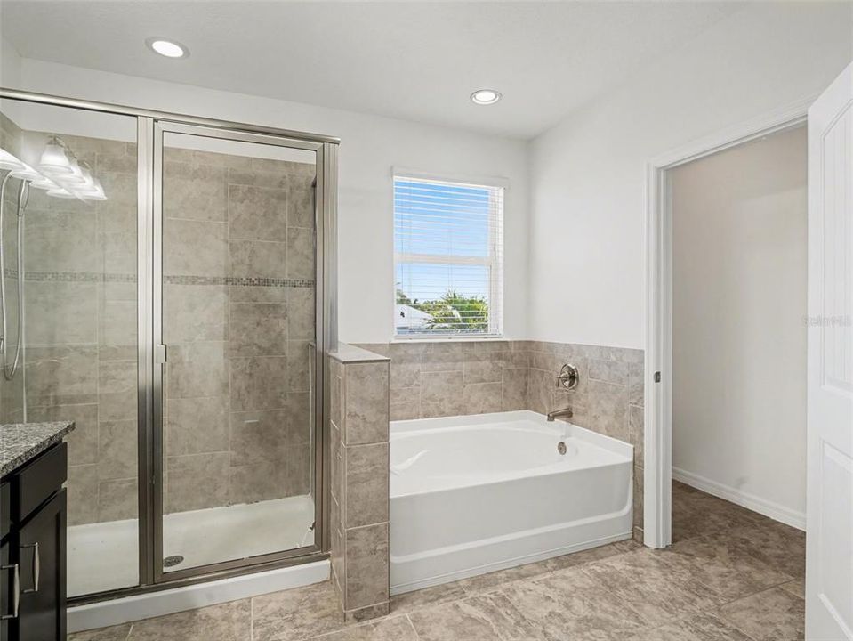 En Venta: $759,999 (4 camas, 2 baños, 2706 Pies cuadrados)