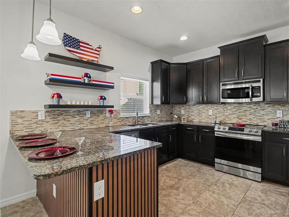 En Venta: $759,999 (4 camas, 2 baños, 2706 Pies cuadrados)