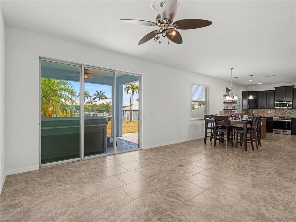 En Venta: $759,999 (4 camas, 2 baños, 2706 Pies cuadrados)