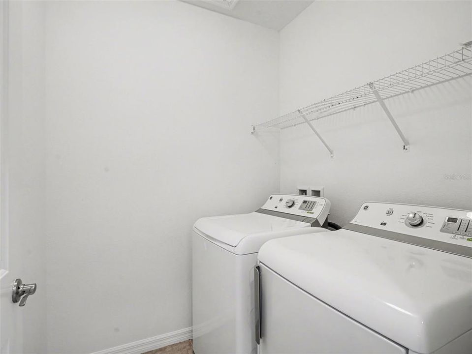 En Venta: $759,999 (4 camas, 2 baños, 2706 Pies cuadrados)