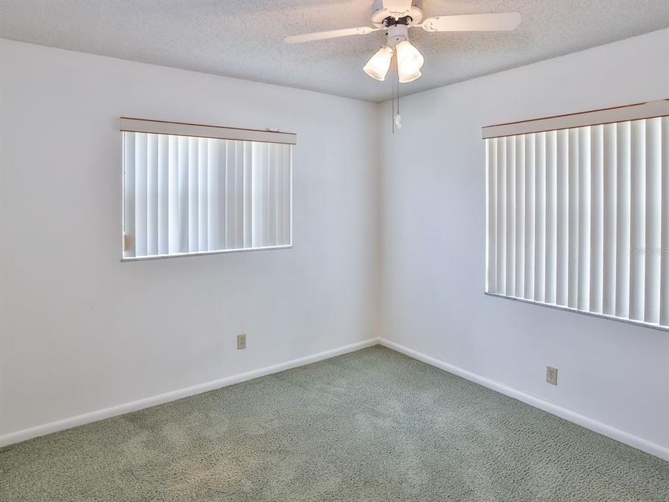 Active With Contract: $275,900 (3 beds, 2 baths, 1462 Square Feet)