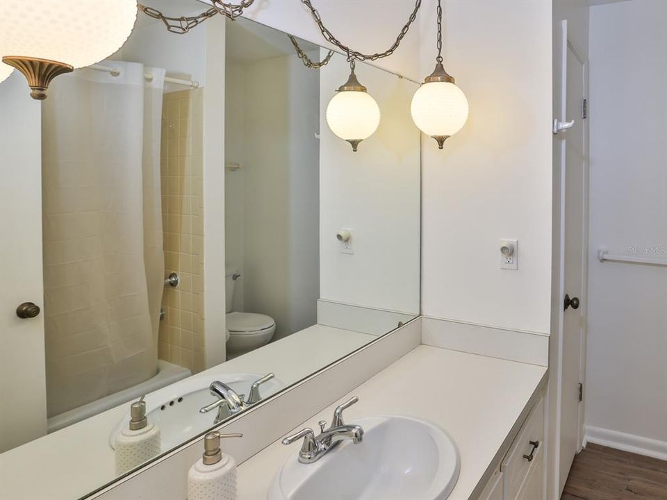 Active With Contract: $275,900 (3 beds, 2 baths, 1462 Square Feet)
