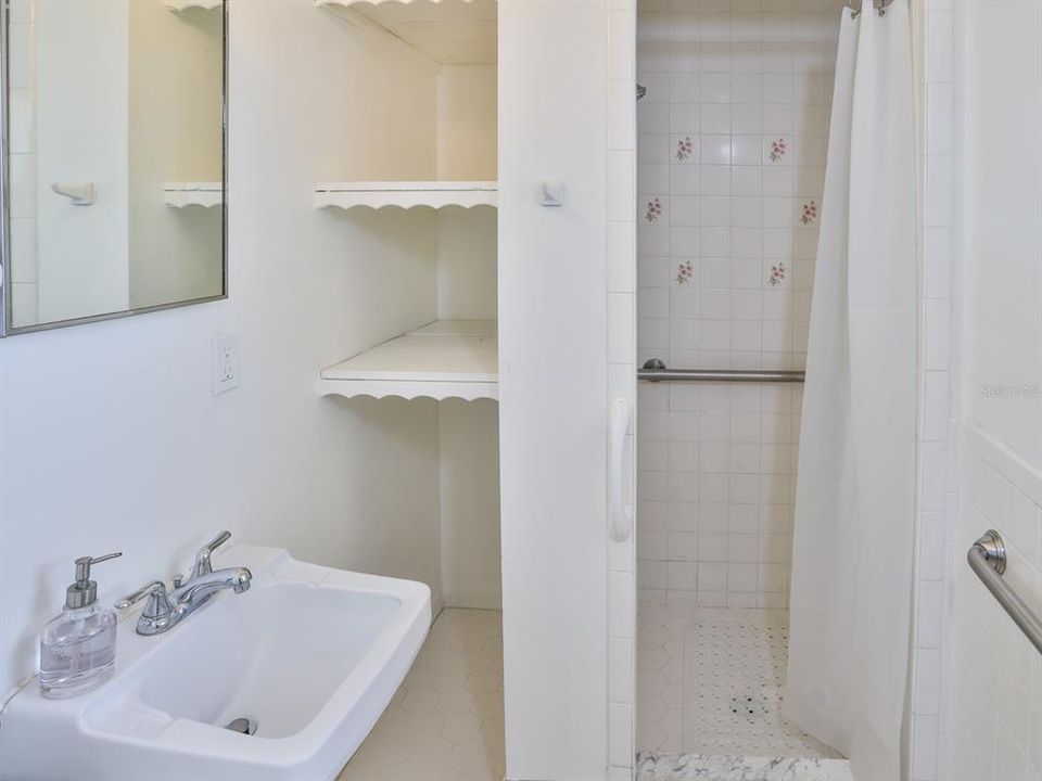 Active With Contract: $275,900 (3 beds, 2 baths, 1462 Square Feet)