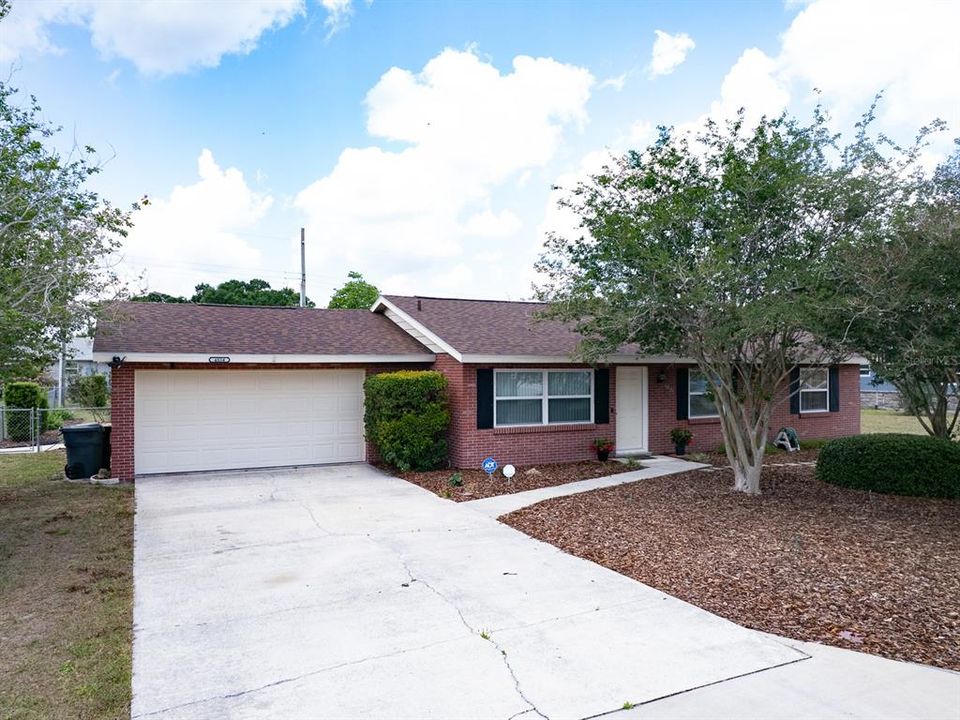 Active With Contract: $275,900 (3 beds, 2 baths, 1462 Square Feet)