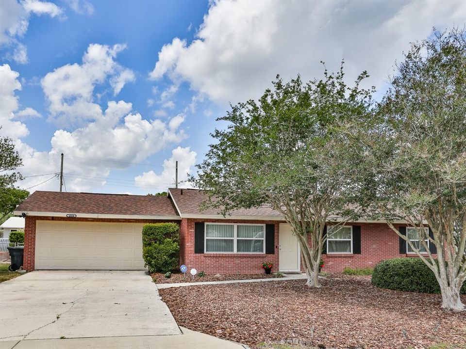 Active With Contract: $275,900 (3 beds, 2 baths, 1462 Square Feet)