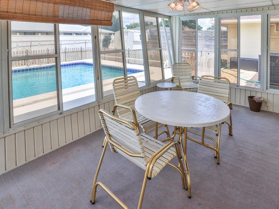 Active With Contract: $275,900 (3 beds, 2 baths, 1462 Square Feet)