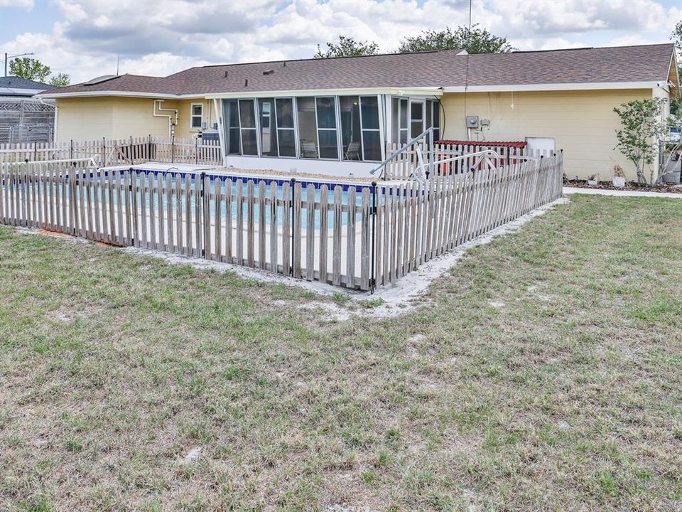 Active With Contract: $275,900 (3 beds, 2 baths, 1462 Square Feet)