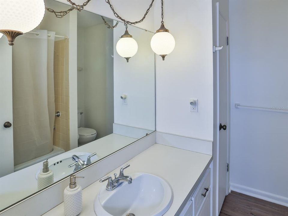 Active With Contract: $275,900 (3 beds, 2 baths, 1462 Square Feet)