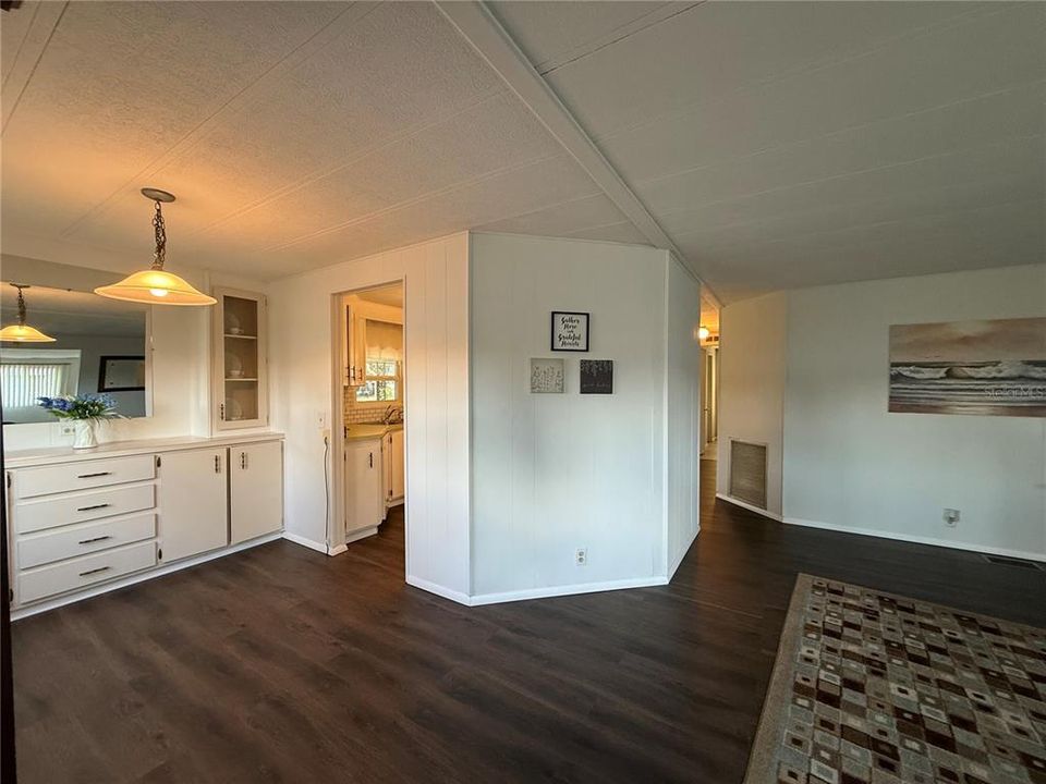 For Sale: $99,900 (2 beds, 2 baths, 960 Square Feet)