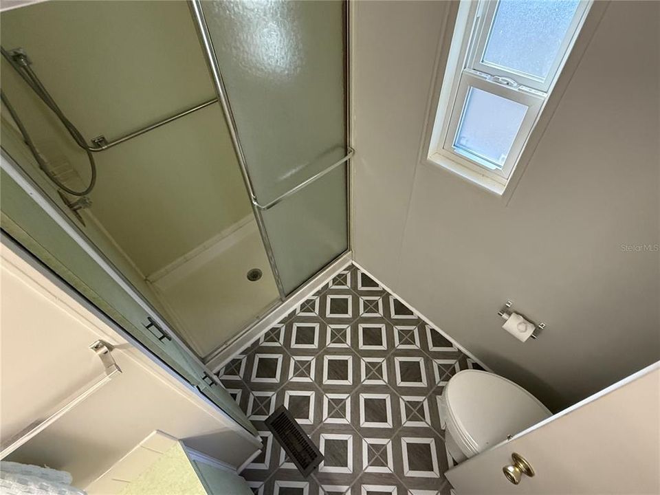 For Sale: $99,900 (2 beds, 2 baths, 960 Square Feet)