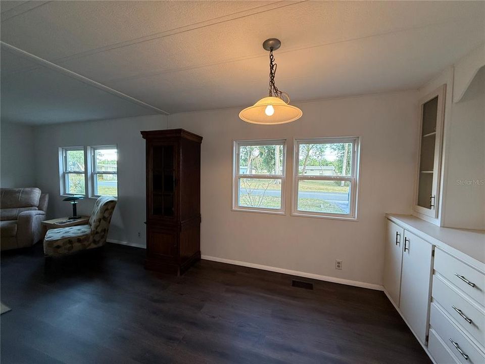 For Sale: $99,900 (2 beds, 2 baths, 960 Square Feet)