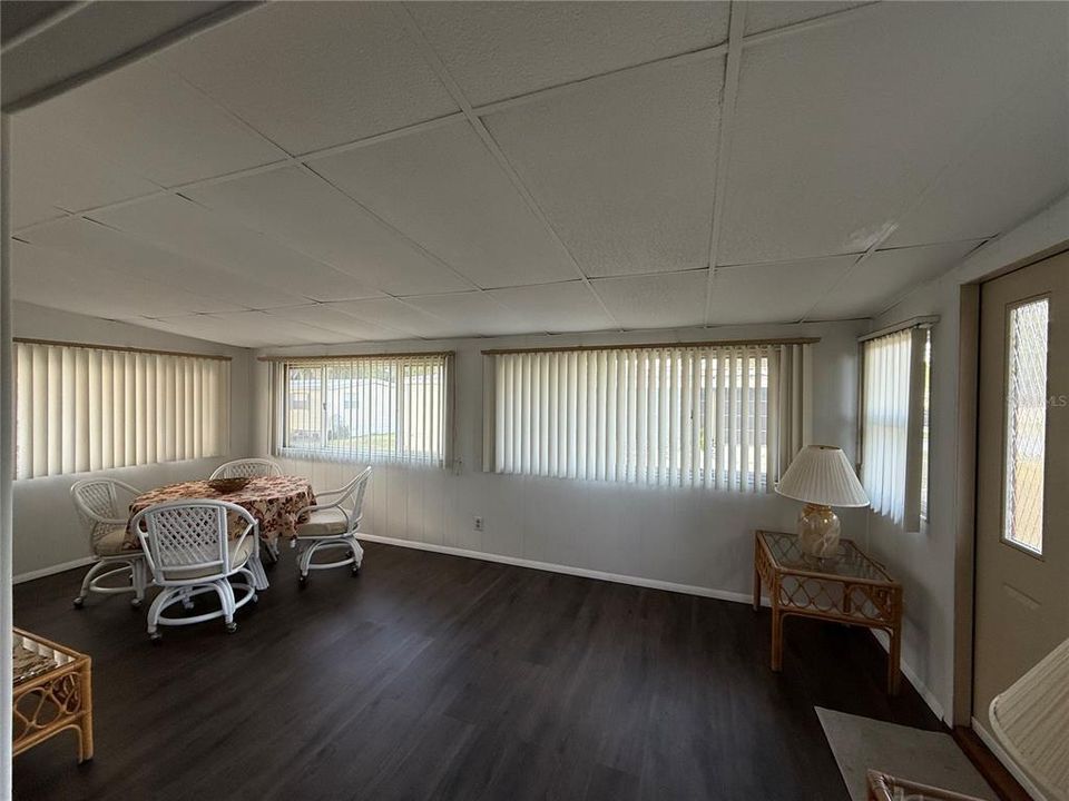 For Sale: $99,900 (2 beds, 2 baths, 960 Square Feet)
