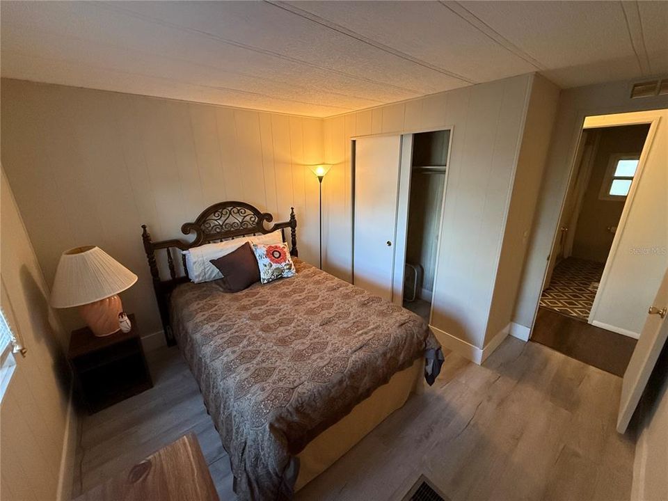 For Sale: $99,900 (2 beds, 2 baths, 960 Square Feet)