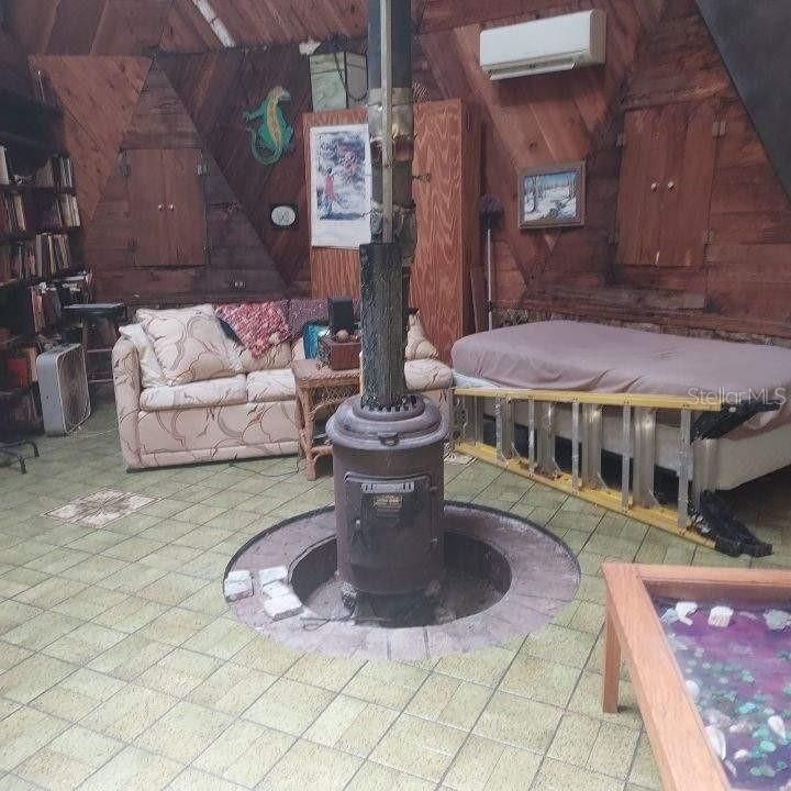 For Sale: $399,000 (1 beds, 1 baths, 1994 Square Feet)