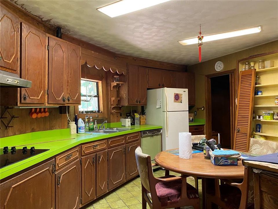 For Sale: $399,000 (1 beds, 1 baths, 1994 Square Feet)