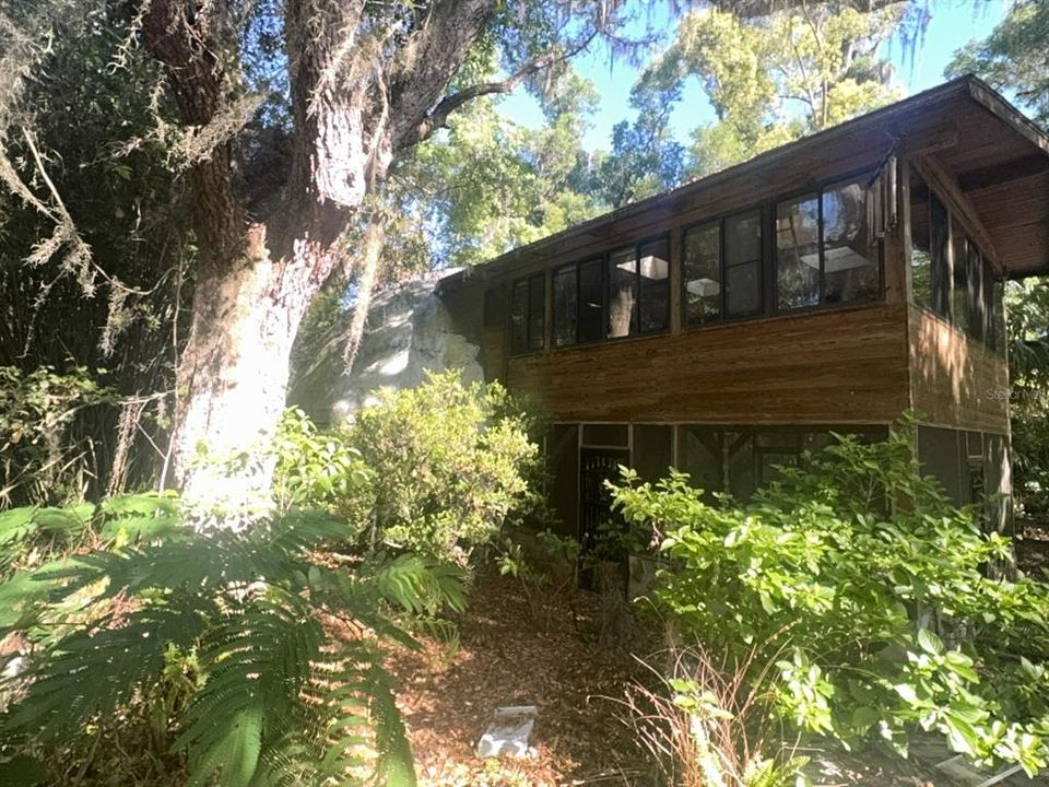 For Sale: $399,000 (1 beds, 1 baths, 1994 Square Feet)