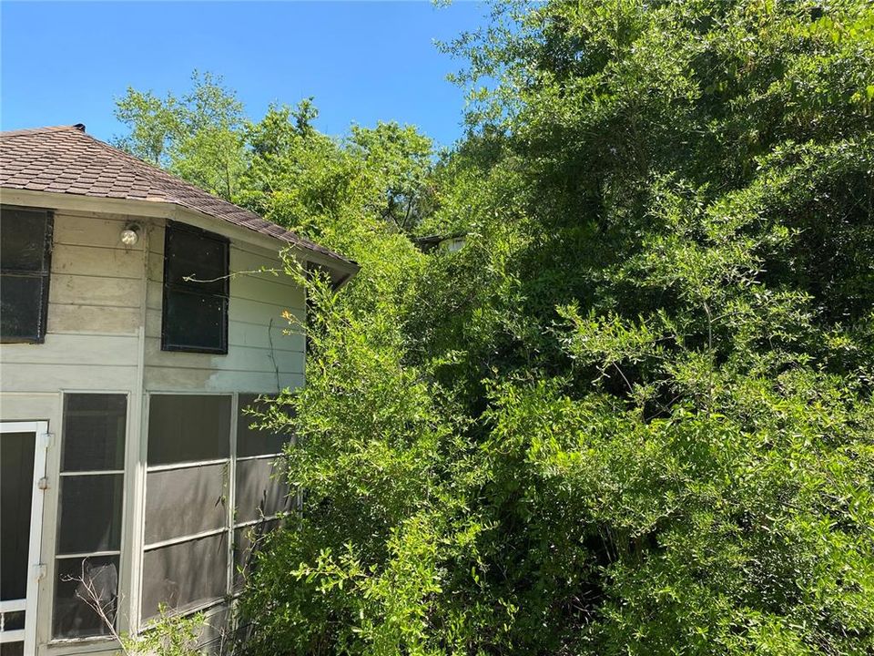 For Sale: $399,000 (1 beds, 1 baths, 1994 Square Feet)