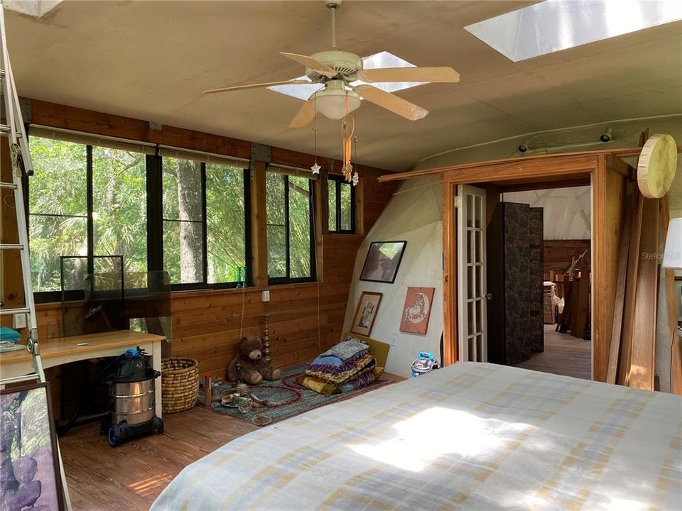 For Sale: $399,000 (1 beds, 1 baths, 1994 Square Feet)