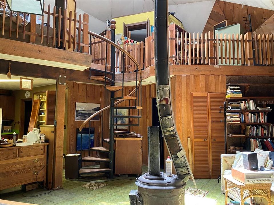 For Sale: $399,000 (1 beds, 1 baths, 1994 Square Feet)