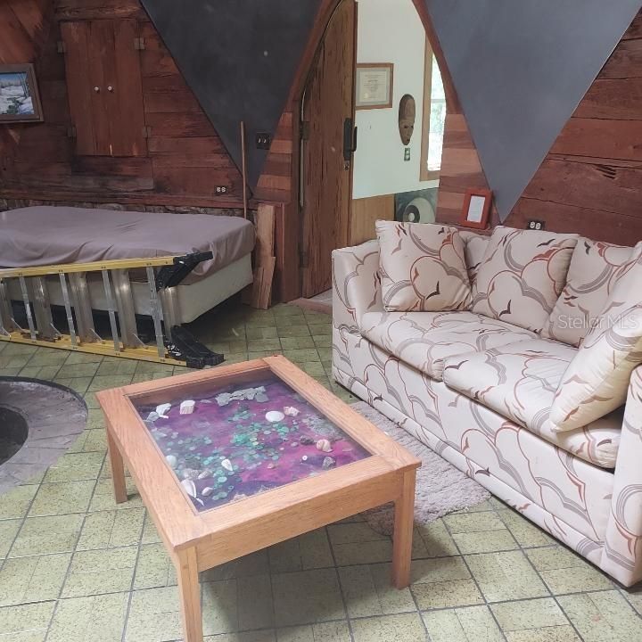 For Sale: $399,000 (1 beds, 1 baths, 1994 Square Feet)
