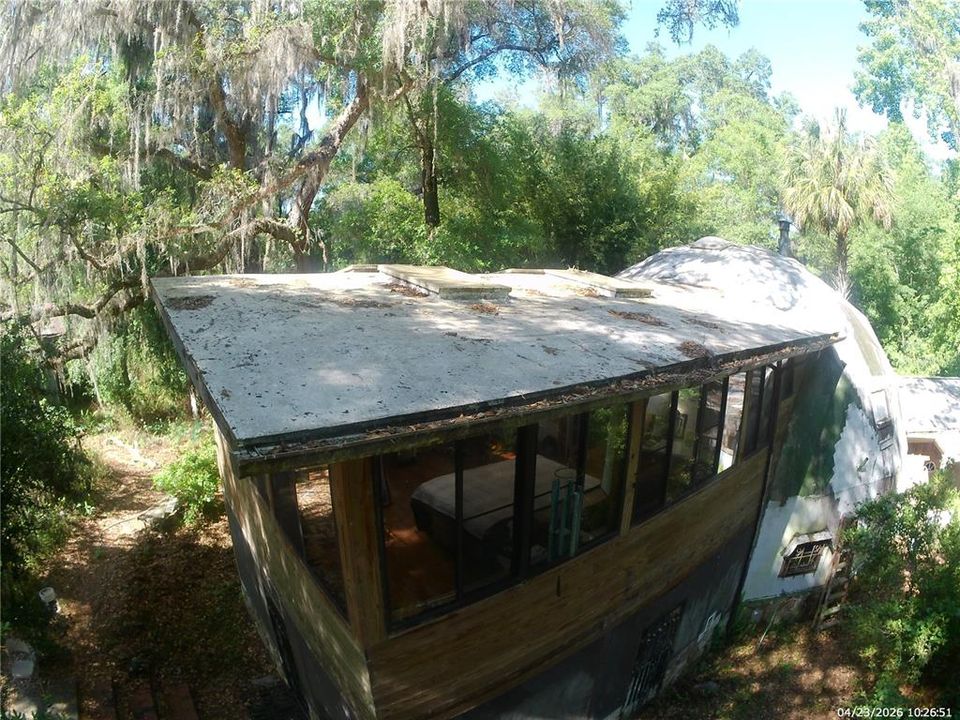 For Sale: $399,000 (1 beds, 1 baths, 1994 Square Feet)