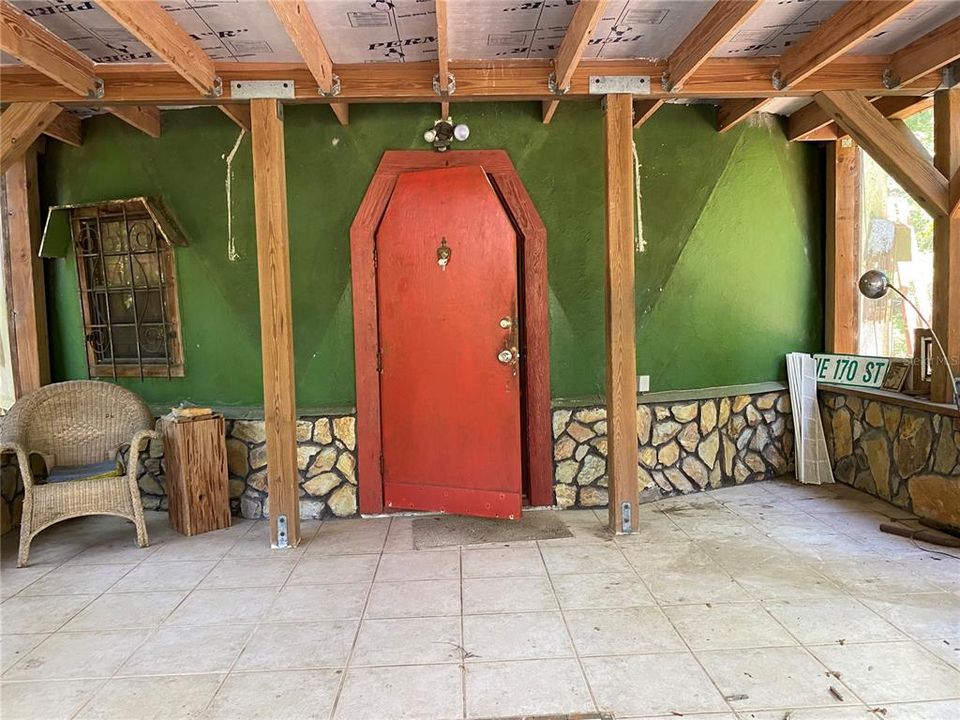 For Sale: $399,000 (1 beds, 1 baths, 1994 Square Feet)