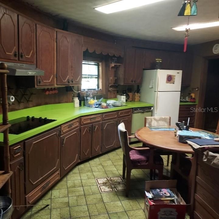For Sale: $399,000 (1 beds, 1 baths, 1994 Square Feet)