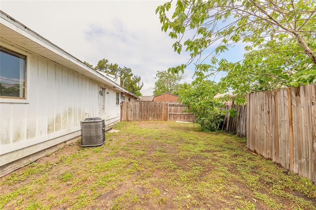 For Sale: $155,000 (3 beds, 2 baths, 1106 Square Feet)