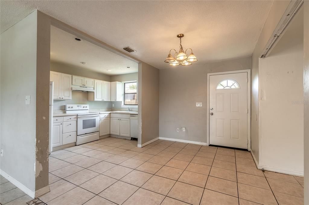 For Sale: $155,000 (3 beds, 2 baths, 1106 Square Feet)