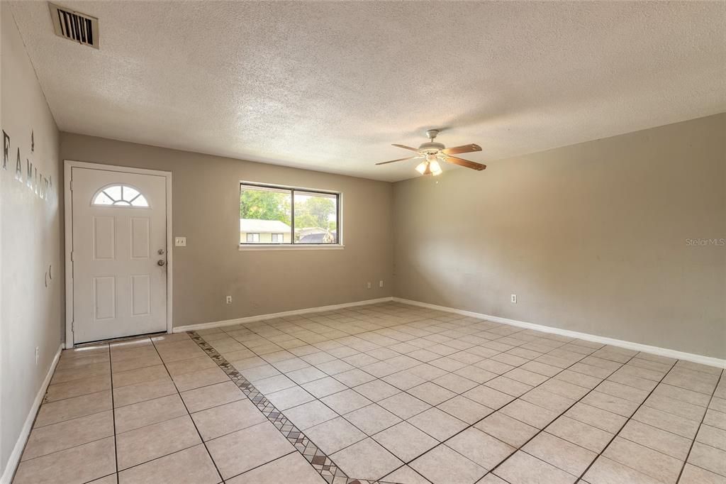 For Sale: $155,000 (3 beds, 2 baths, 1106 Square Feet)