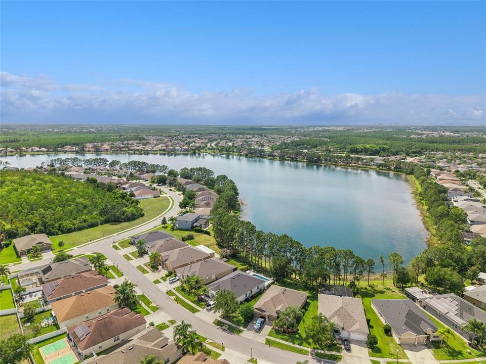 Activo con contrato: $539,000 (4 camas, 3 baños, 2179 Pies cuadrados)