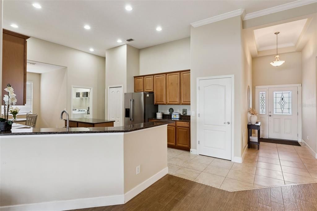 Activo con contrato: $539,000 (4 camas, 3 baños, 2179 Pies cuadrados)