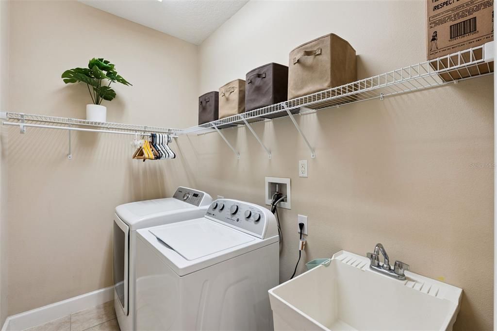Activo con contrato: $539,000 (4 camas, 3 baños, 2179 Pies cuadrados)