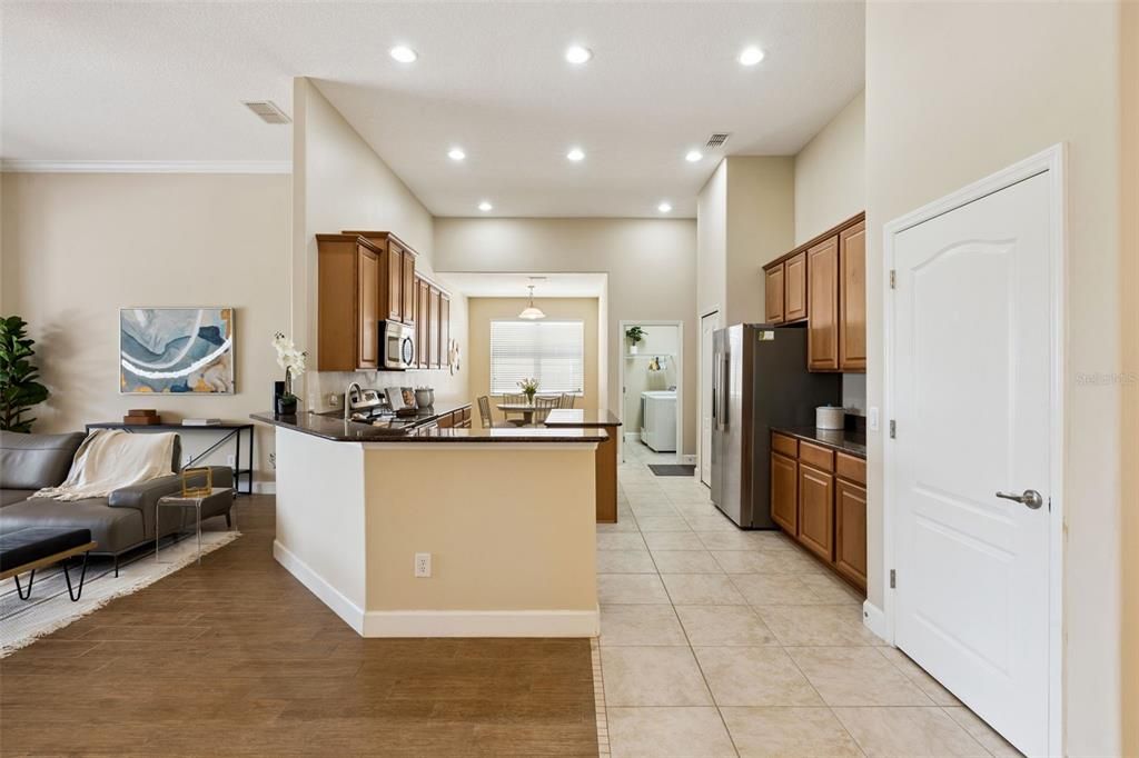 Activo con contrato: $539,000 (4 camas, 3 baños, 2179 Pies cuadrados)
