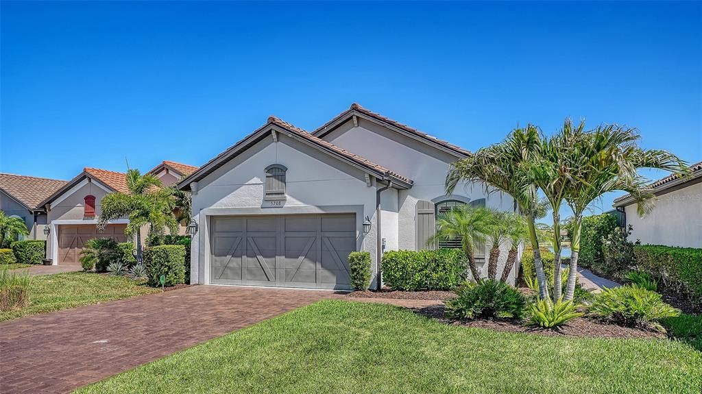 For Sale: $659,000 (3 beds, 2 baths, 1931 Square Feet)